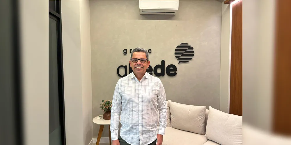 Miguel Sanches, reitor da UEPG, esteve na sede do Grupo aRede durante a tarde desta segunda-feira (6)