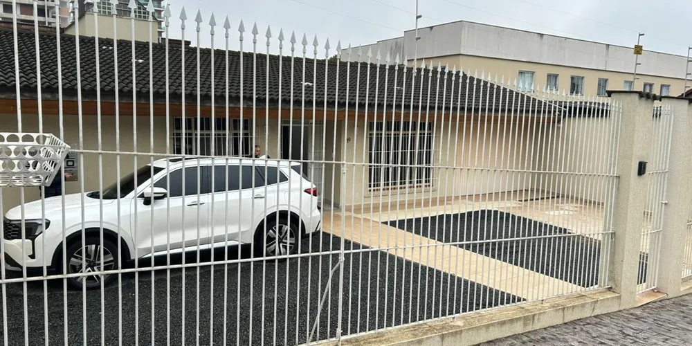 Foram cumpridos mandados de prisão e de busca e apreensão contra os investigados