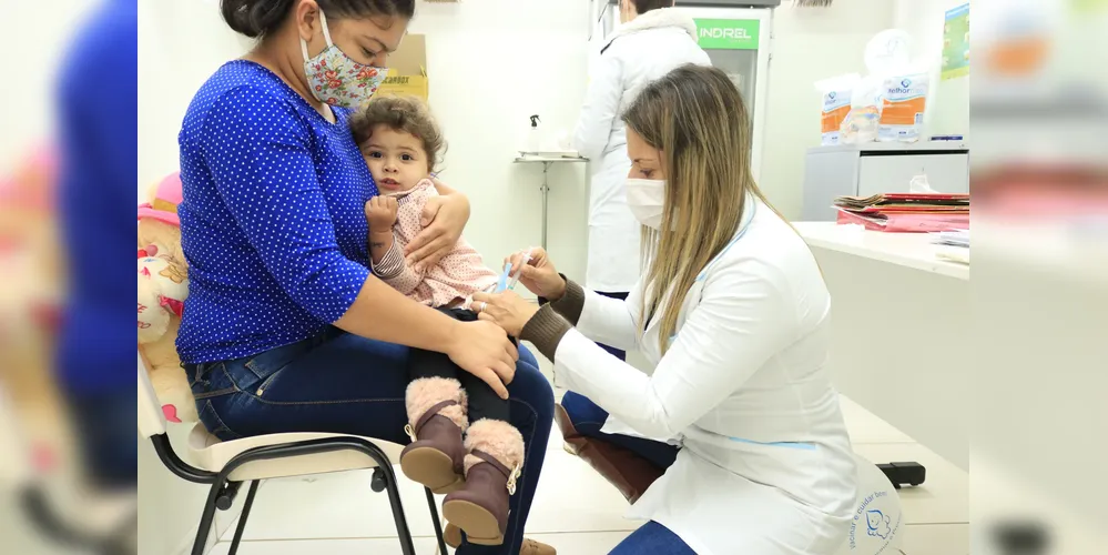 A Secretaria de Saúde reforça o convite para que pais e responsáveis levem suas crianças