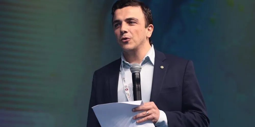 Deputado Aliel Machado em registro