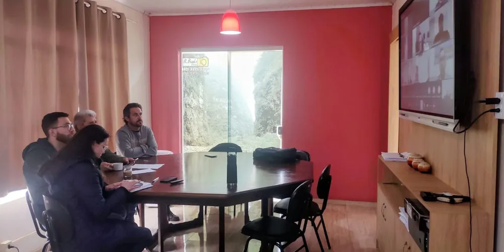 A equipe técnica da Secretaria de Planejamento de Tibagi participou da reunião nessa terça-feira (08)