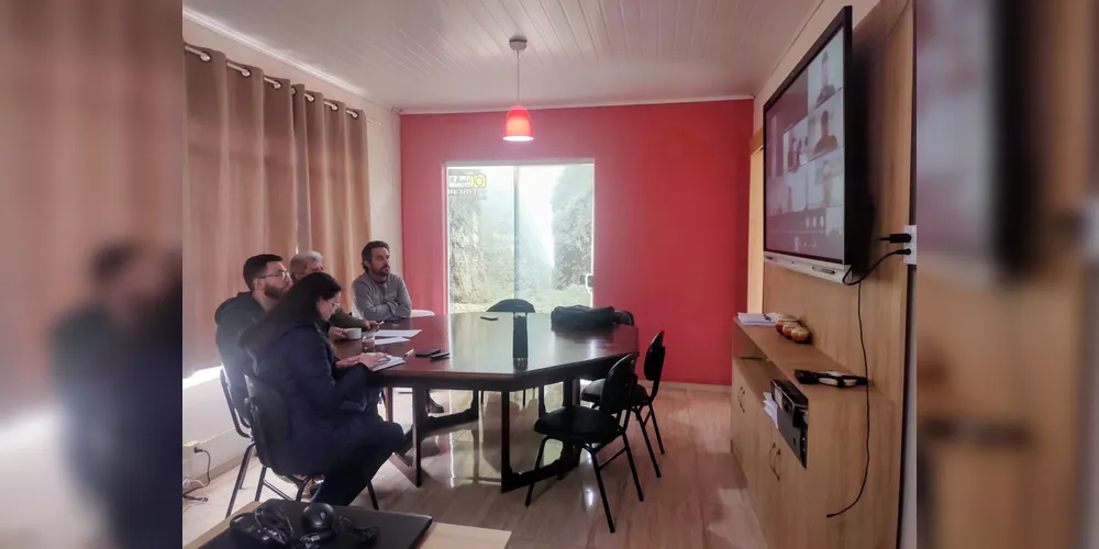 A equipe técnica da Secretaria de Planejamento de Tibagi participou da reunião nessa terça-feira (08)