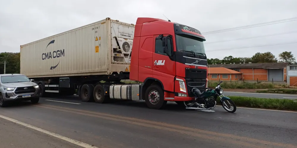 Acidente ocorreu por volta das 7h
