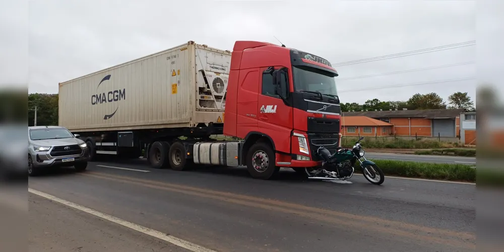 Acidente ocorreu por volta das 7h