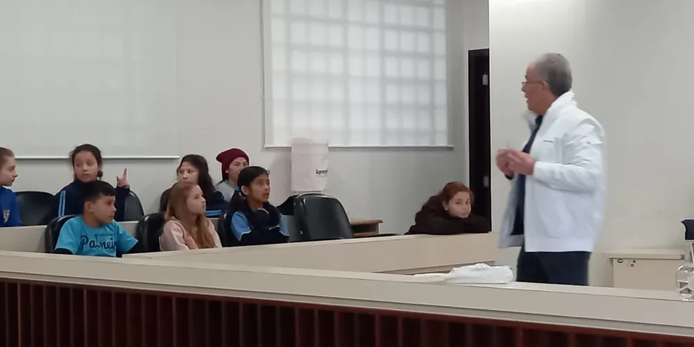 A visita possibilitou aos alunos compreender como funciona o dia a dia do Fórum