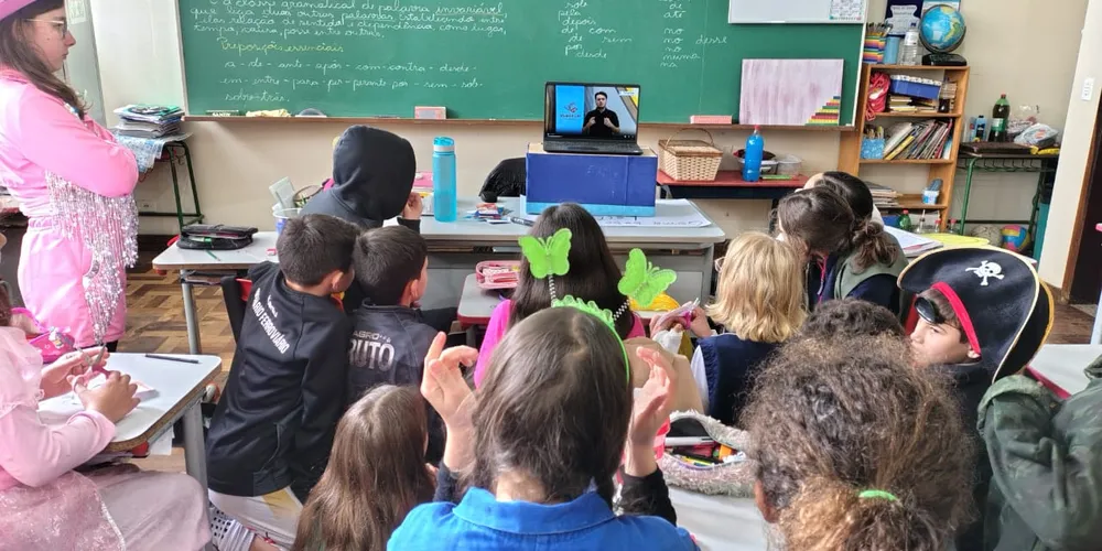 Os alunos assistiram ao conteúdo do projeto, realizaram rodas de conversa e confeccionaram gráficos sobre o consumo de leite