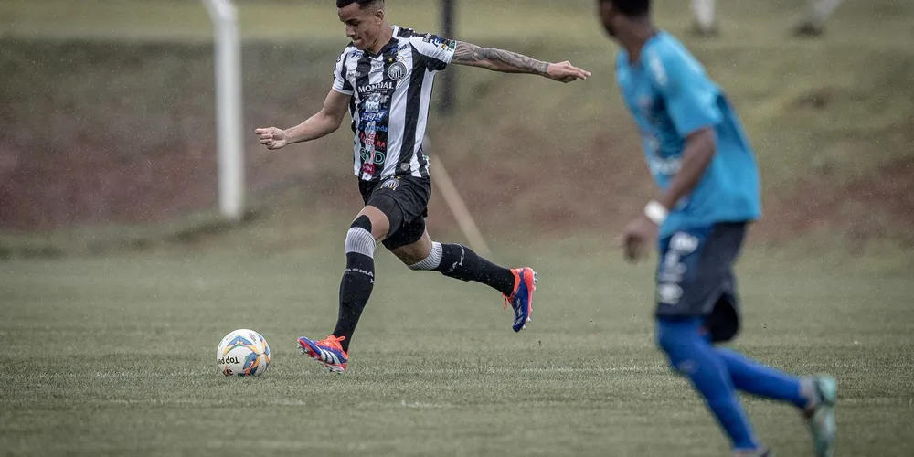 Ryan tem contrato profissional com o Operário e vem da base do clube