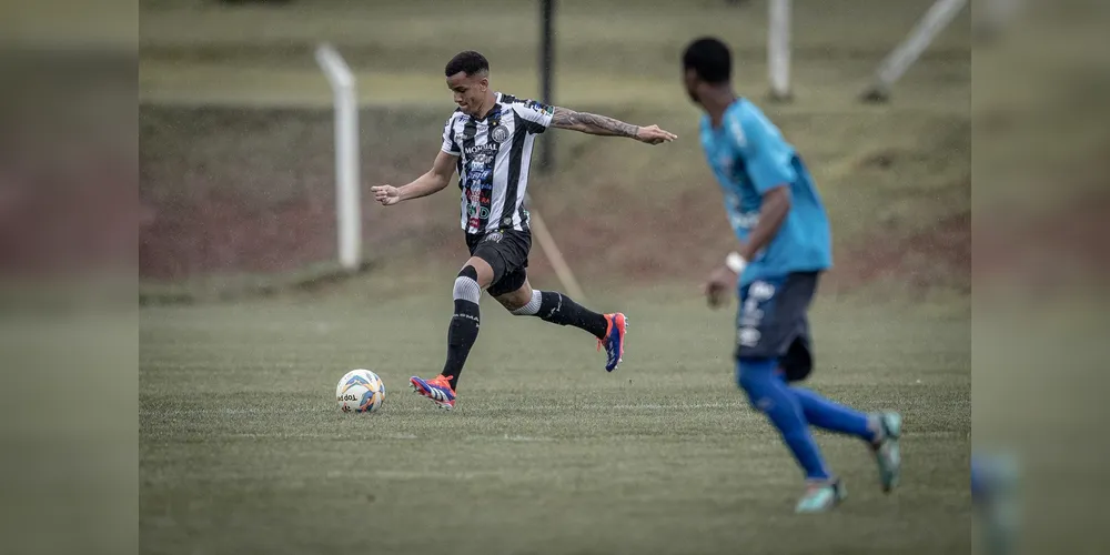 Ryan tem contrato profissional com o Operário e vem da base do clube