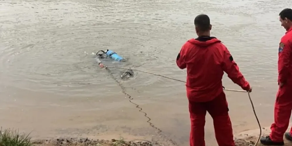 Bombeiros encontraram cadáver a cerca de 30 metros do local das buscas