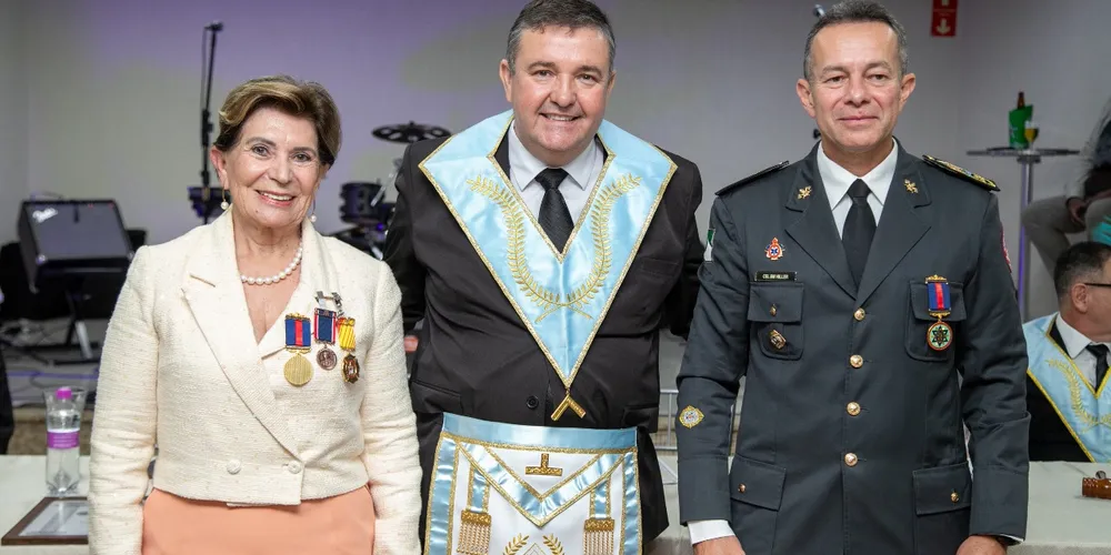 Elizabeth Schmidt e Antonio Hiller Lino receberam as homenagens