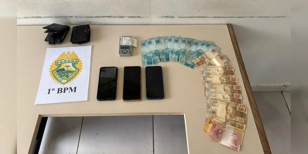 O suspeito e os objetos apreendidos foram encaminhados à Delegacia de Polícia Civil para os procedimentos cabíveis