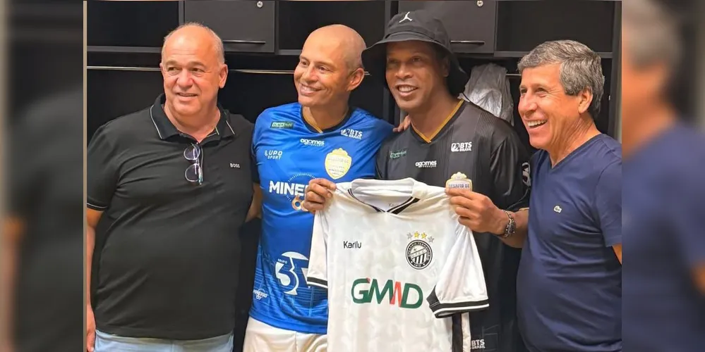 Júnior Bueno, Alex de Souza, Ronaldinho Gaúcho e Álvaro Goes