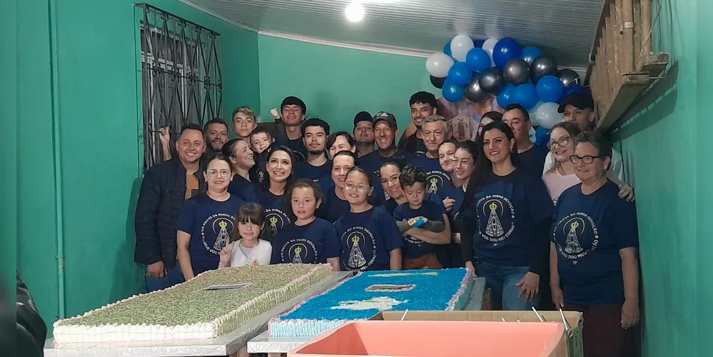Família da Dona Marli reunida em prol da festa para as crianças