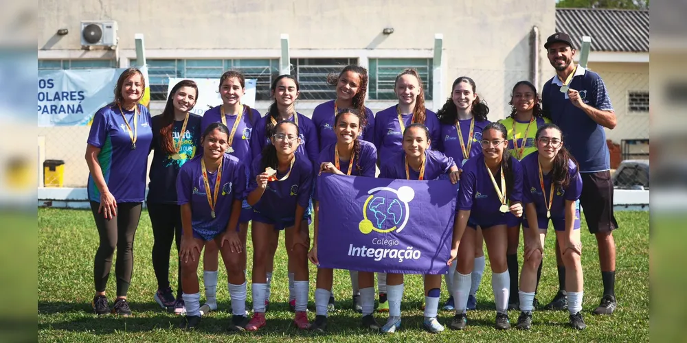 Colégio conquista o segundo lugar do futsal e terceiro lugar do Paraná Bom de Bola