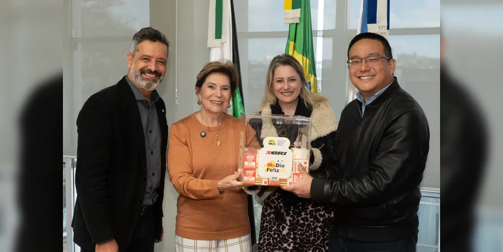 Equipe da XBRI Pneus visitou o gabinete da Prefeita de Ponta Grossa, Elizabeth Schmidt (União Brasil).