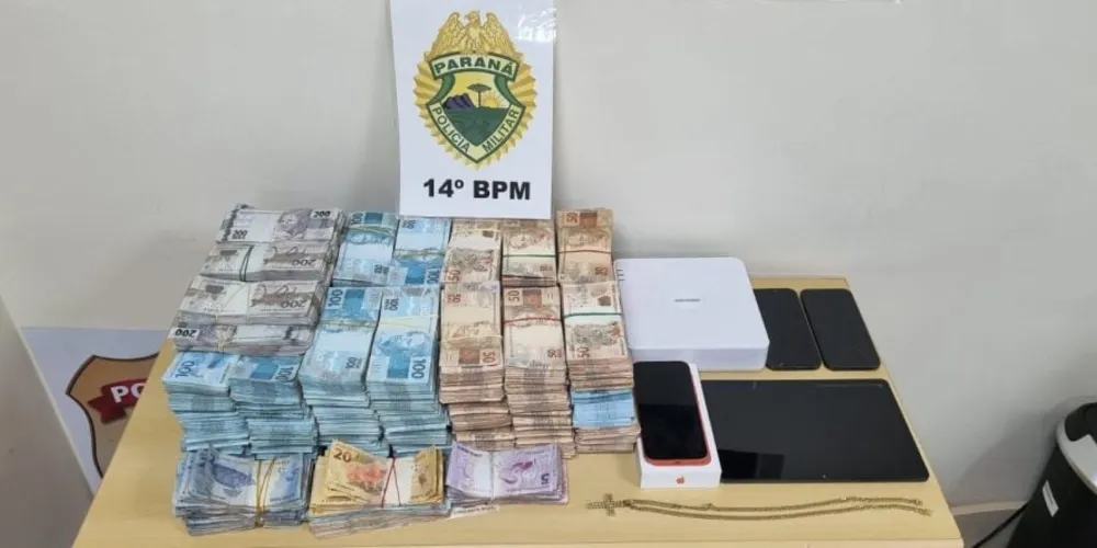 As equipes atenderam a uma denúncia de roubo e suspeita de lavagem de dinheiro no local