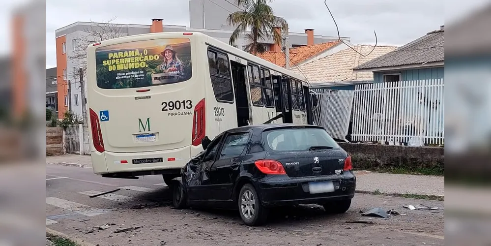 O acidente aconteceu por volta das 11h30