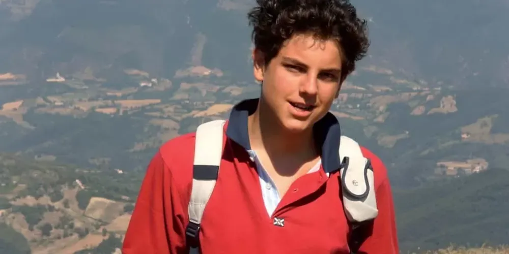 Carlo Acutis faleceu aos 15 anos devido a uma leucemia