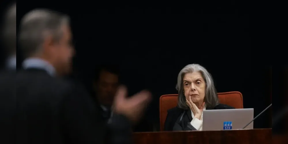 Cármen Lúcia deve realizar o primeiro voto do dia