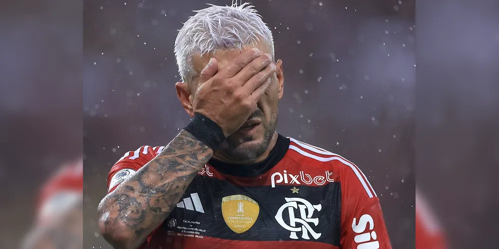Apesar do susto, o meio-campista não sofreu danos severos