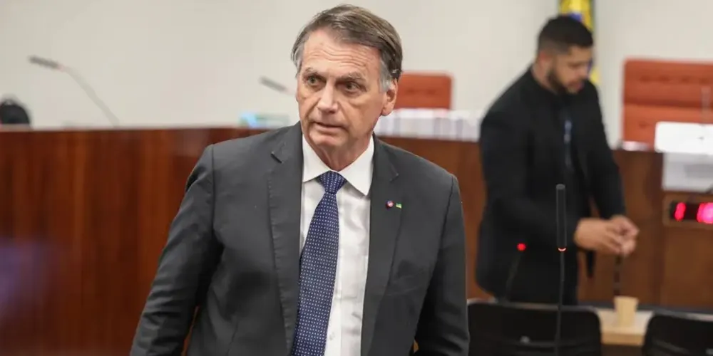 Segundo a Constituição, o oficial das Forças Armadas pode ser expulso das forças no caso de condenação criminal