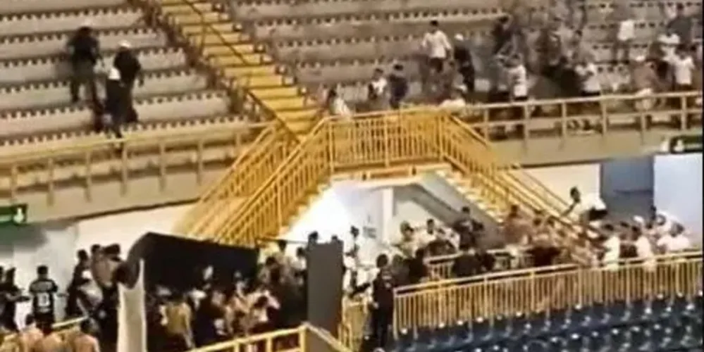 Briga entre torcedores do Ceará e Fortaleza em jogo de Futsal