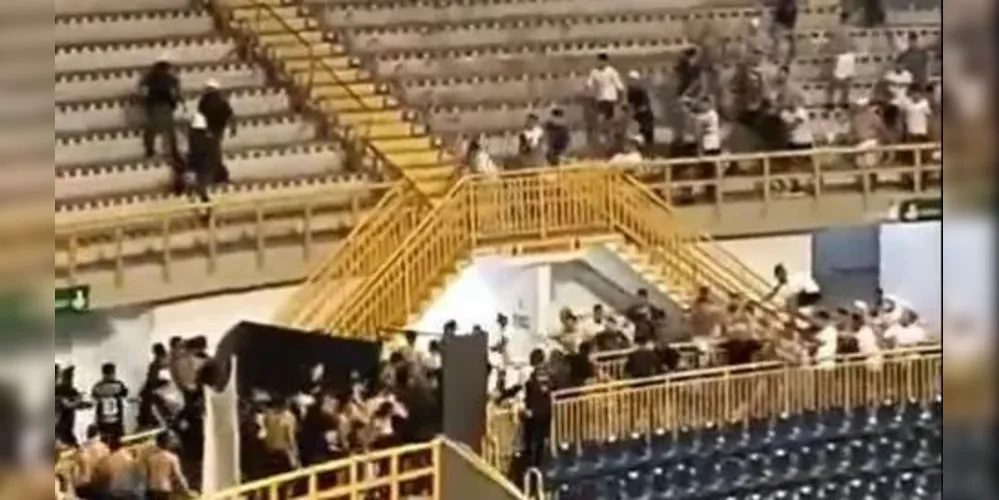 Briga entre torcedores do Ceará e Fortaleza em jogo de Futsal