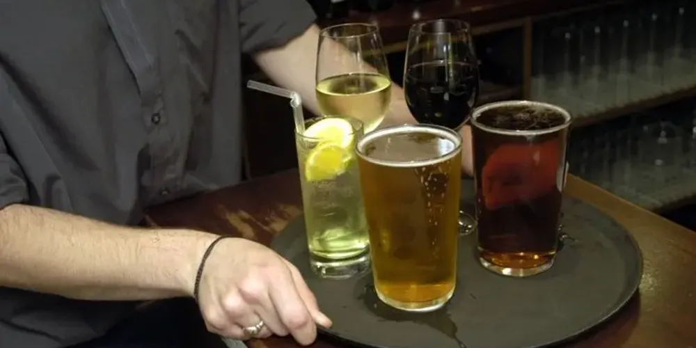 egundo o governo do Estado, todos os casos são de pessoas que, segundo as suspeitas, consumiram bebidas adulteradas na capital