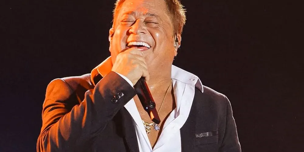 Cantor Leonardo durante apresentação