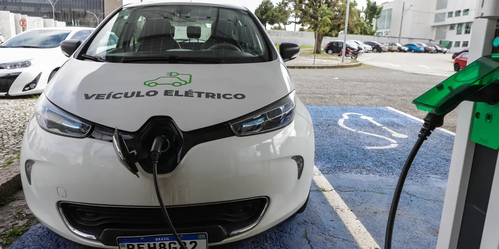 Exemplo de carregamento de carro elétrico