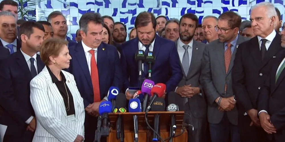 A nota foi lida pelo presidente do União Brasil, Antônio Rueda, ao lado do presidente nacional do PP, o senador Ciro Nogueira (PI)