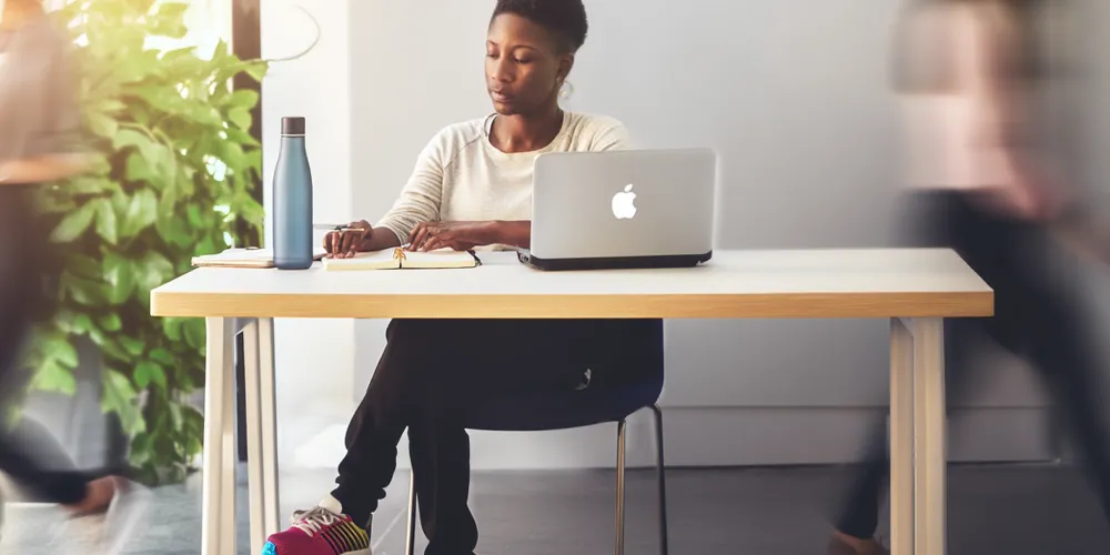 Em ambiente corporativo, colaboradores fisicamente ativos tendem a faltar menos, além de apresentar maior produtividade