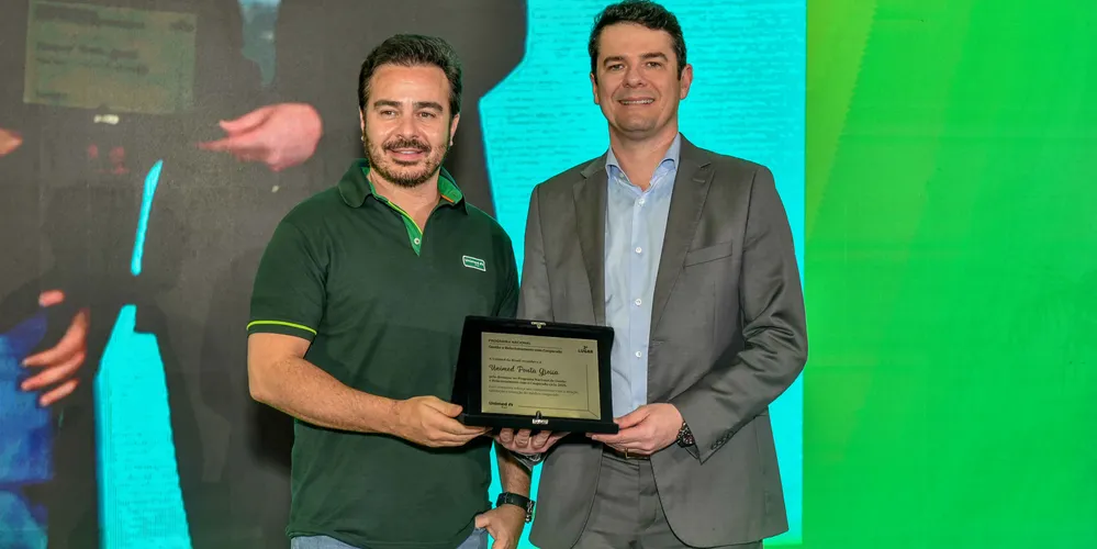 Homenagem foi entregue ao diretor-presidente, Dr. Pedro Moyses Soares Jacintho