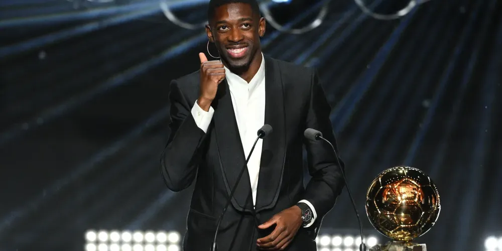 Ousmane Dembélé, do PSG, eleito o melhor jogador do mundo na Bola de Ouro de 2025