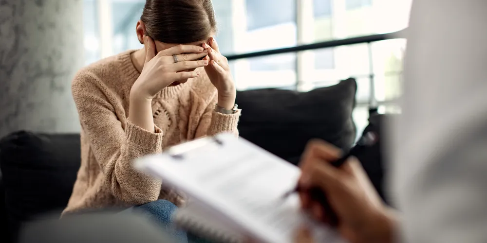 Ao contrário do estigma de “último recurso”, o psiquiatra é um parceiro de confiança para quem busca mais clareza mental