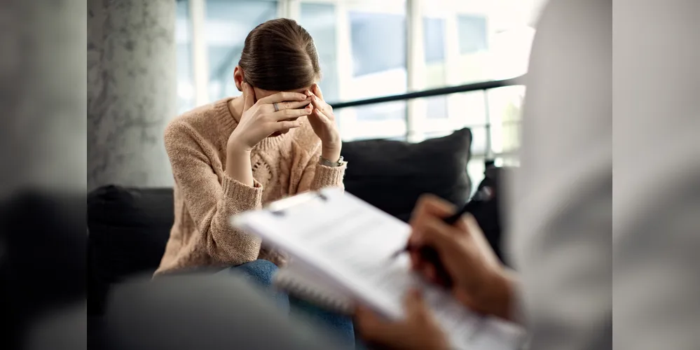 Ao contrário do estigma de “último recurso”, o psiquiatra é um parceiro de confiança para quem busca mais clareza mental