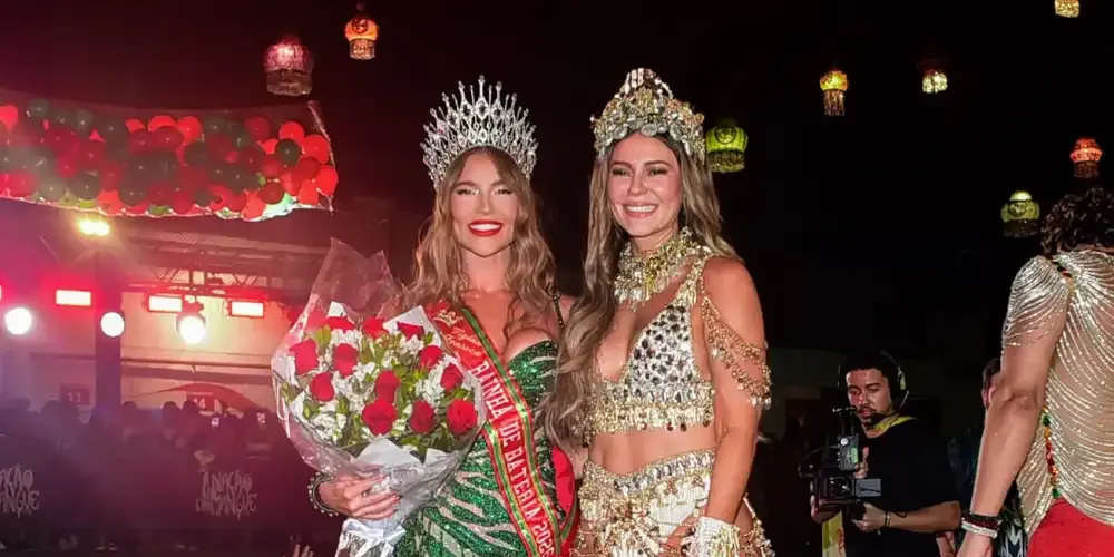 Paolla Oliveira passa faixa de rainha de bateria para Virginia em noite de coroação na Grande Rio