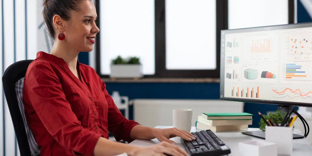 A vaga de estágio para analista de marketing é ofertada nesta sexta-feira (24)