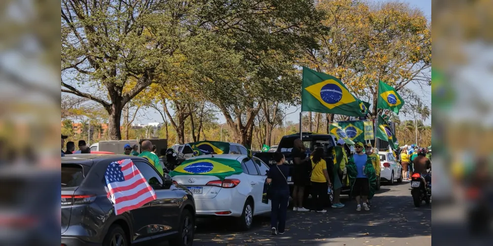 Apoiadores do ex-presidente reunidos em manifestação