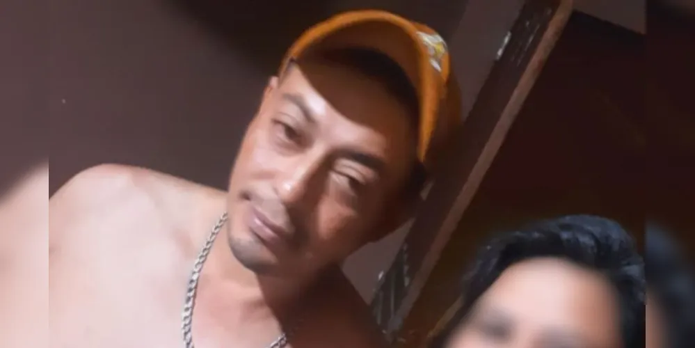 Frentista realizava um serviço no caminhão quando foi atingido pela caçamba basculante