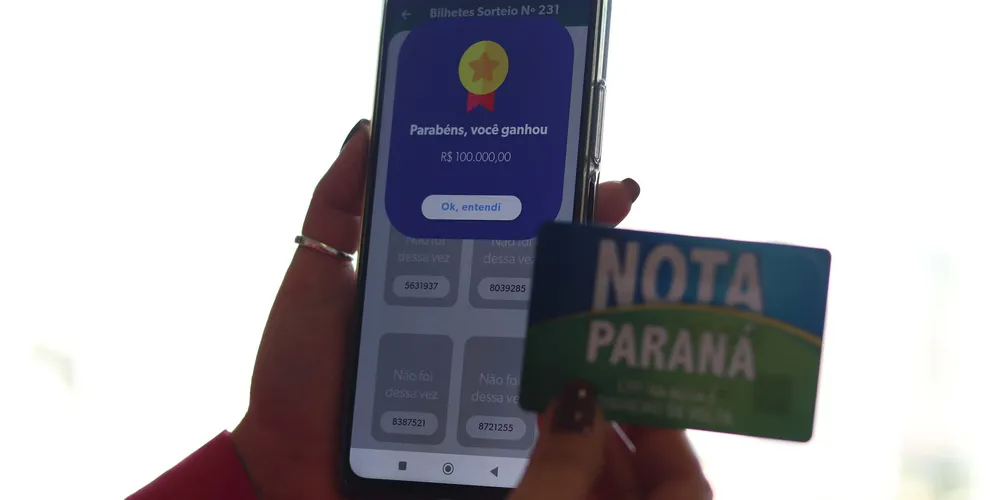 Nota Paraná: aniversariantes de setembro levam prêmios de R$ 100 mil e R$ 50 mil