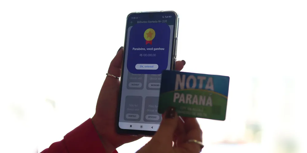 Nota Paraná: aniversariantes de setembro levam prêmios de R$ 100 mil e R$ 50 mil