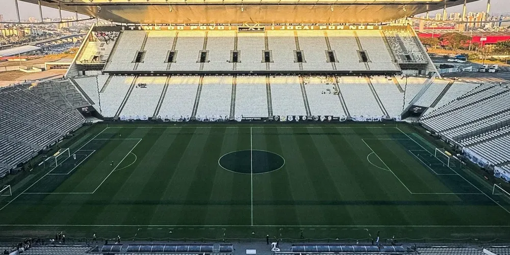 Gramado da Neo Química Arena após a partida da NFL