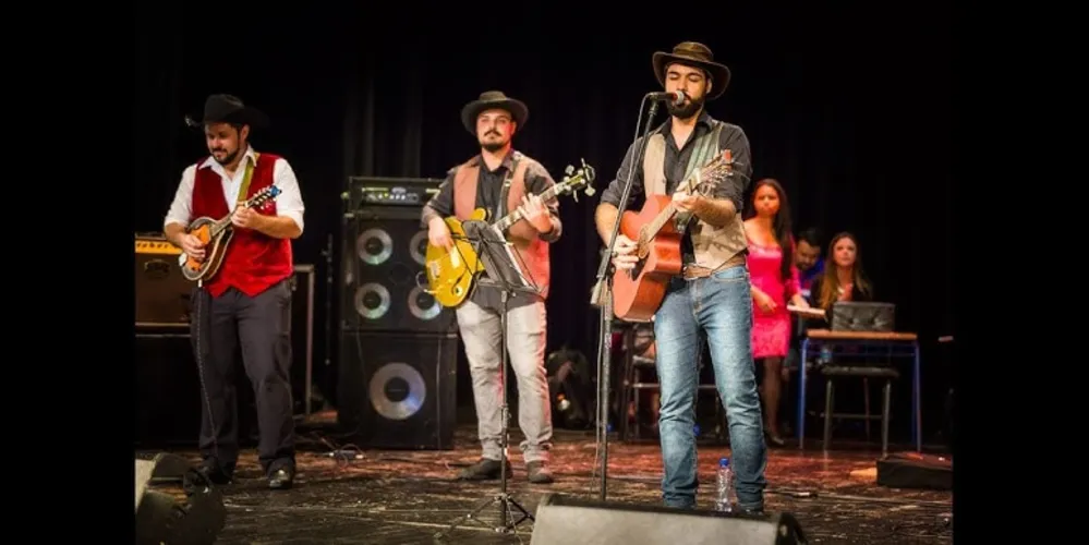 Hoje (3) a banda Ursos Caipiras se apresenta no Capivara's Rock Bar