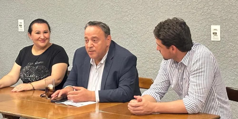 Larissa Mazepa, Hussein Bakri e Emiliano Gomes estiveram reunidos