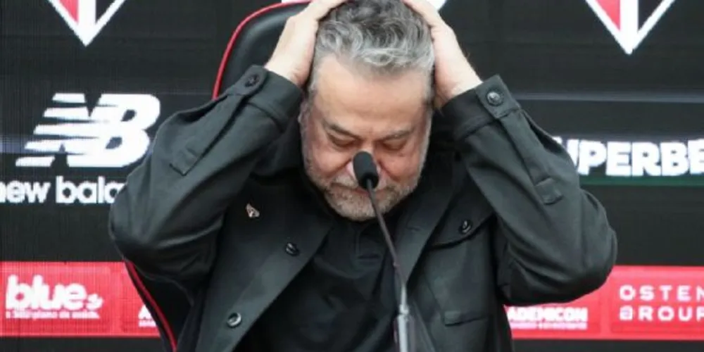 Julio Casares durante apresentação de Hernán Crespo no São Paulo