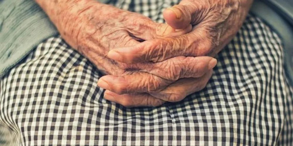 Investigações tiveram início após familiares da vítima filmarem as agressões e fornecerem as imagens à polícia