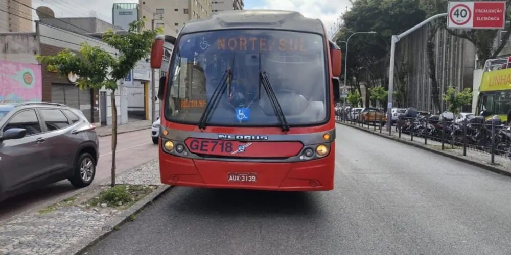 Biarticulado que atropelou idoso em Curitiba