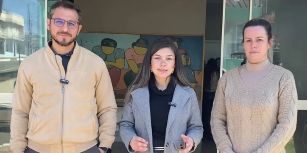 Douglas Modesto, Beatriz de Meira Pusk e Marília Camargo celebraram a entrega do projeto