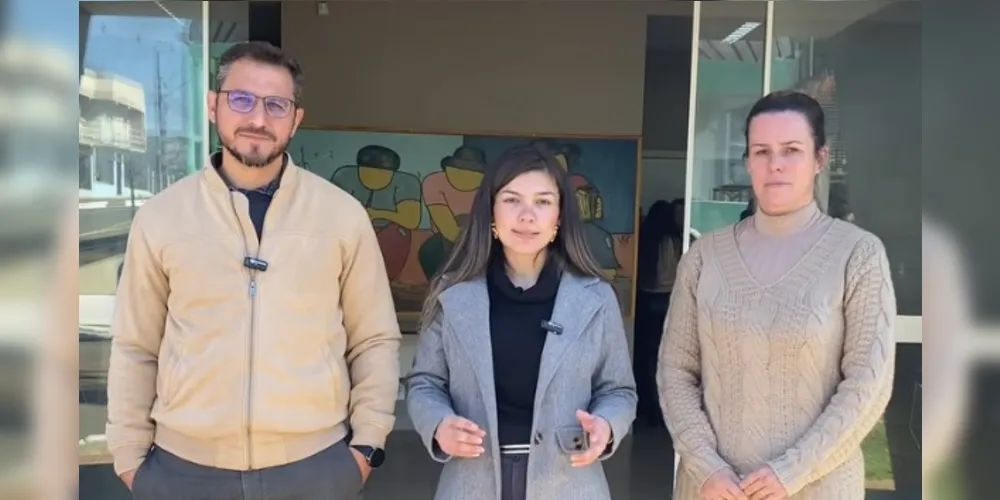 Douglas Modesto, Beatriz de Meira Pusk e Marília Camargo celebraram a entrega do projeto